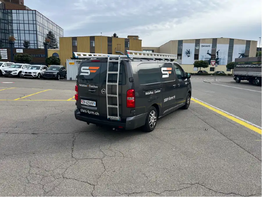 Fahrzeugbeschriftung: Vivaro2